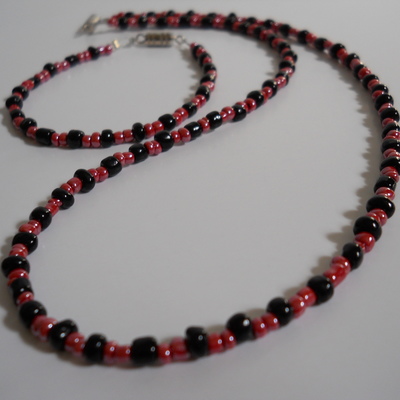 Crimson and black bead necklace and bracelet 