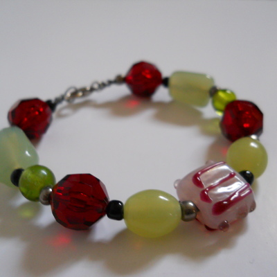 Cranberry and mint bead bracelet