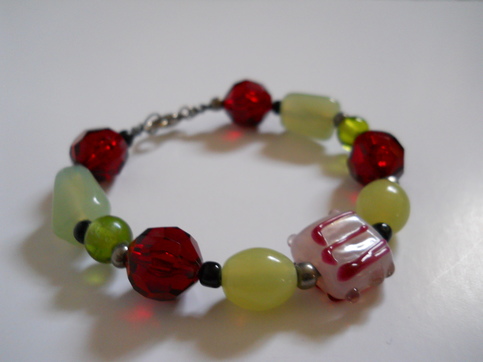 Cranberry and Mint Bead Bracelet