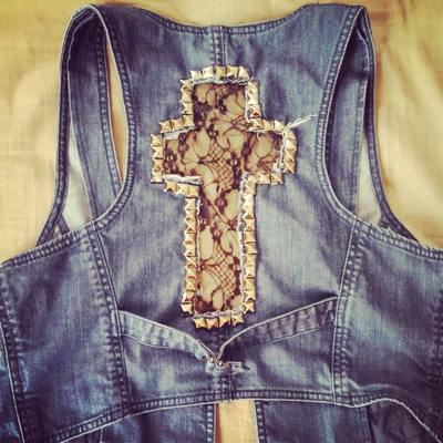 Cross back vest - size 12