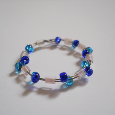Light and dark blue bead ring