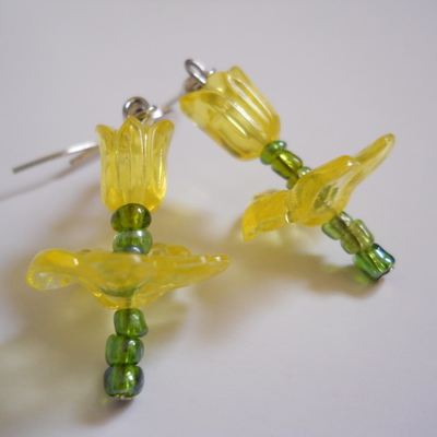 Yellow tulip bead earrings