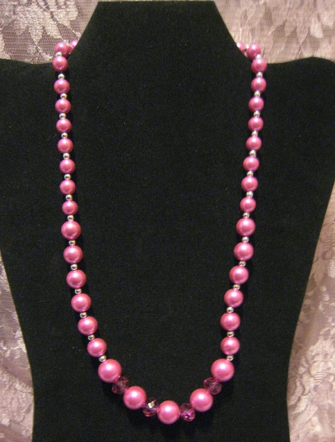 Fushia Cultura Pearl Glass Necklace