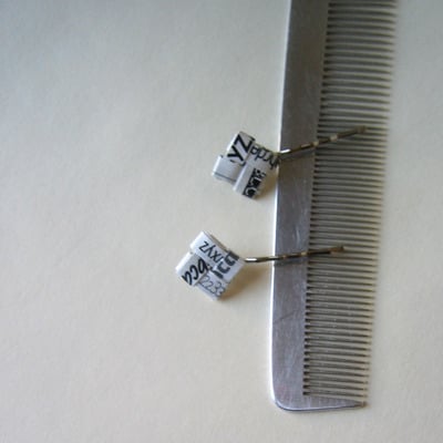 White & black & eco-chic alphabet swoop bobby pins - s-t-y-l-i-n-g - Thumbnail 3