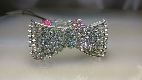 Rhinestone bow bracelet 