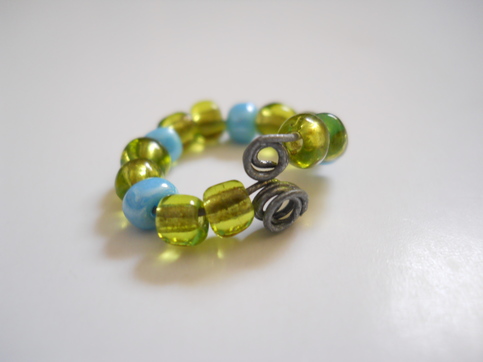 Lime and Blue Wire Bead Ring