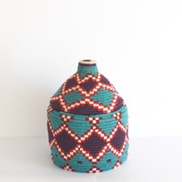 SOLD DOLD SOLD Berber Basket Handwoven Vintage Moroccan Berber Wool Lidded Basket  - Thumbnail 4