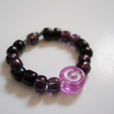 Letter g bead ring