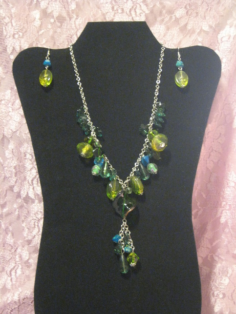 Green Acrylic & Glass Necklace Set