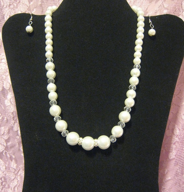 White Cultura Glass Pearl Necklace Set