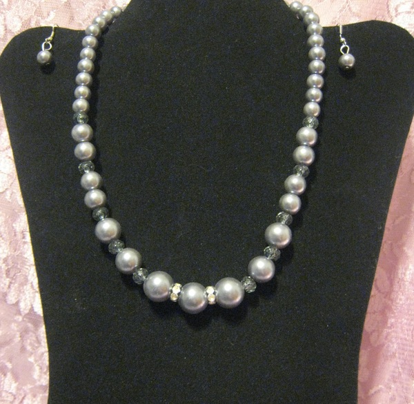 Gray Cultura Glass Pearl Necklace Set