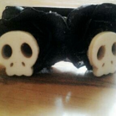 Ghastly bella nightmare twin stone skull and black flower headband