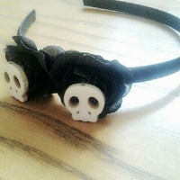 Ghastly Bella Nightmare Twin Stone Skull and Black Flower Headband - Thumbnail 1