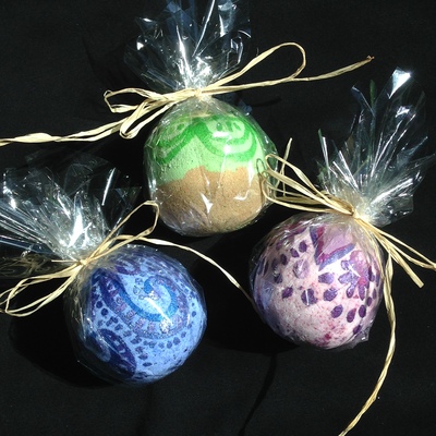 Blueberry jam bath bomb