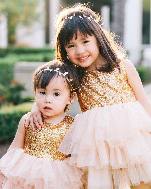 Trail Of Glitter Dress in gold
