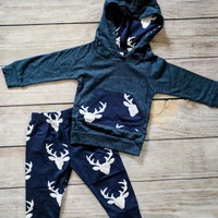 Hoodie Outfit - Thumbnail 1