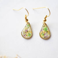 Real Dried Flowers and Resin Earrings, Gold Teardrops in Purple Yellow White Green - Thumbnail 3