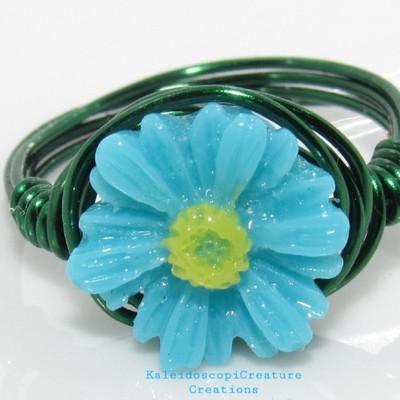 Blue daisy flower ring (w/ green wire)