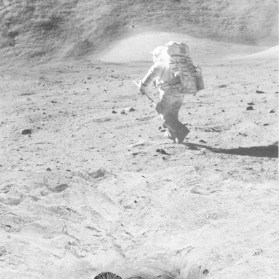 Lovers on the moon 2