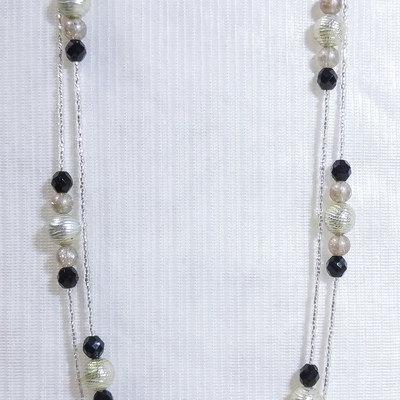 Black and white pops