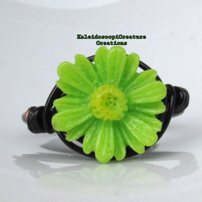 Green daisy ring