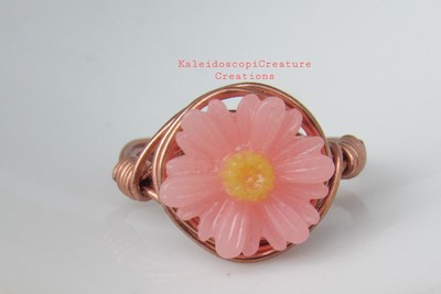 Peachy-Pink Daisy Ring