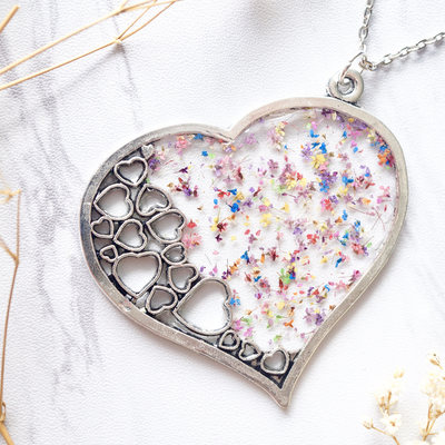 Real dried flowers in resin necklace, big silver heart in party mix