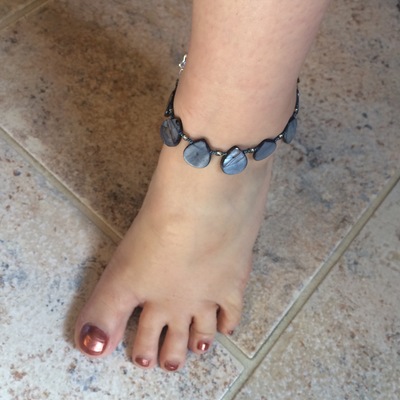 Adjustable steel blue mother-of-pearl anklet