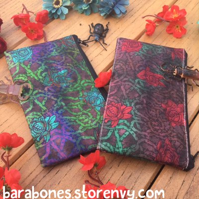 Toothy roses pencil case