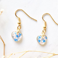 Real Dried Flowers and Resin Earrings, Gold Heart Drops in Blue and Pink - Thumbnail 4