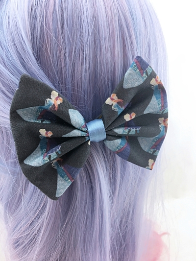 Queen Elsa & Princess Anna - Sisters - Frozen Print on Black Fabric Medium Hair Bow