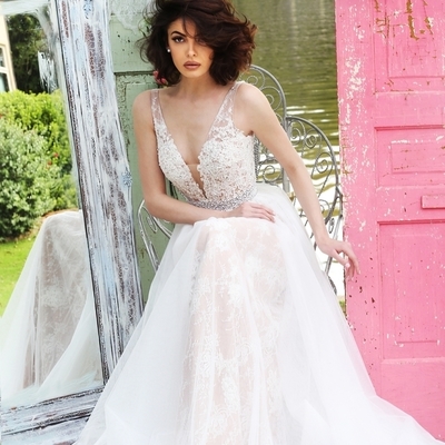 A-line embroidered lace luxury wedding dress