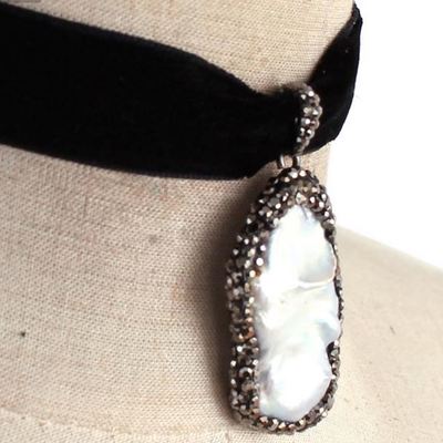 Pearl oval stone black velvet choker