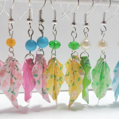 Origami leaf earrings: floral pattern