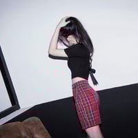 Hollow heart on back T-shirt - Thumbnail 2