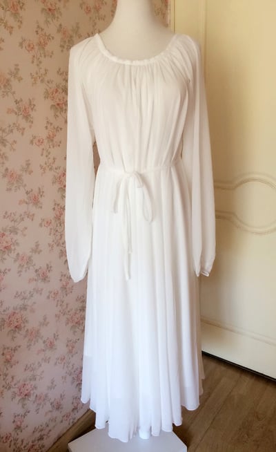 White Long Sleeve Loose Plus Size Maxi Chiffon Dress