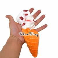 Kiibru Jumbo Icecream Cone (Scented!) - Thumbnail 1