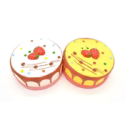 Slow rising scented strawberry cake squishy - Thumbnail 4