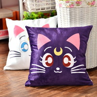 Sailor Moon Luna Hold pillow - Thumbnail 1