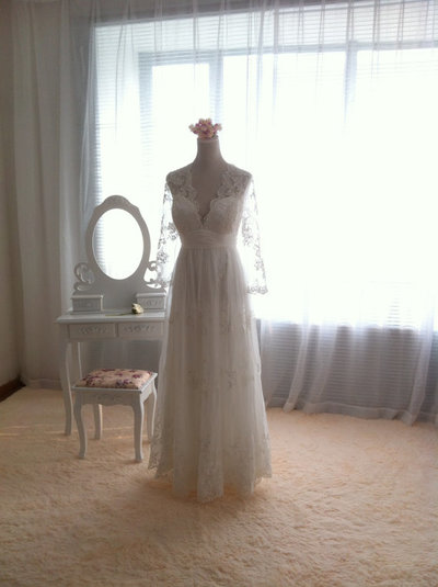 A line High Quality French Lace Informal Vintage Wedding Dress
