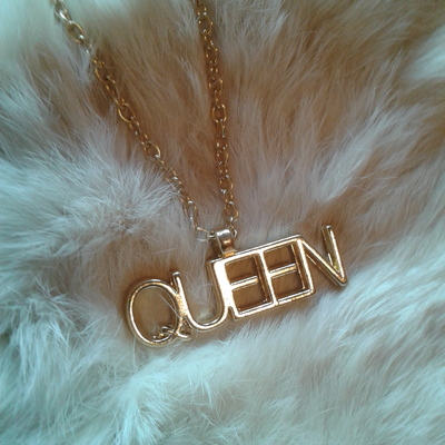 Queen necklace