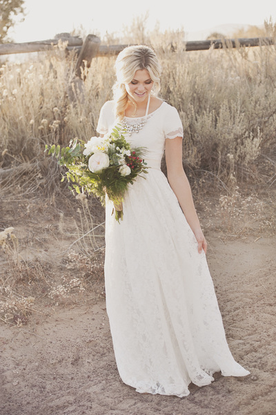 Vintage Short Sleeves Lace Wedding Dress