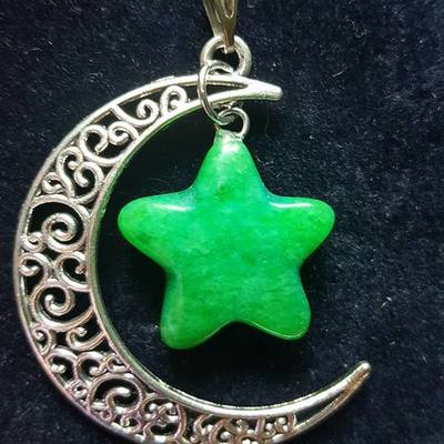 Crescent moon pendant - green aventurine 