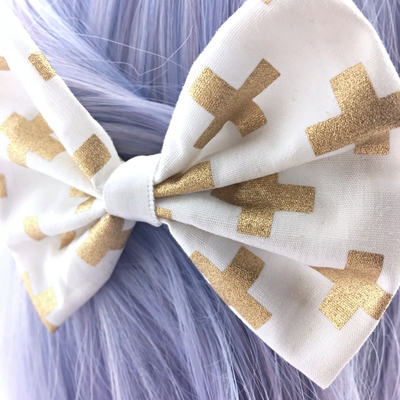 White with metallic gold cross print fabric medium hair bow foil geometric hair clip - Thumbnail 3