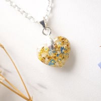 Real Dried Flowers in Heart Resin Necklace in Yellow Mix - Thumbnail 2