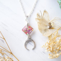 Real Dried Flowers in Diamond Resin Necklace with Silver Boho Horseshoe Charm - Thumbnail 3