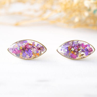 Real dried flowers and resin eye stud earrings in purple mix
