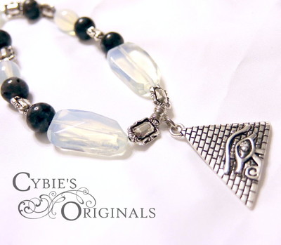 Moonstone and Labradorite Eye of Ra Necklace