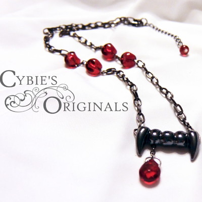 Blood red night fang necklace - Thumbnail 1