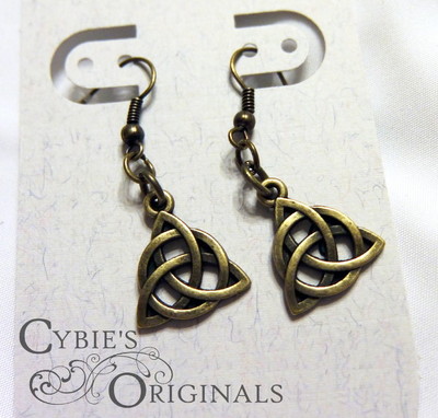 Trinity antiqued golden earrings.